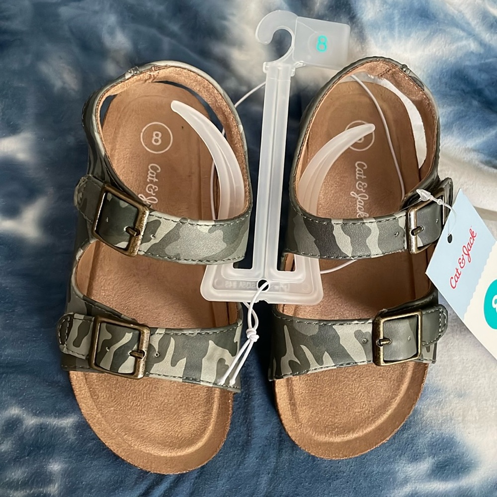 Unisex sandals size 8 camouflage easy on off with Velcro